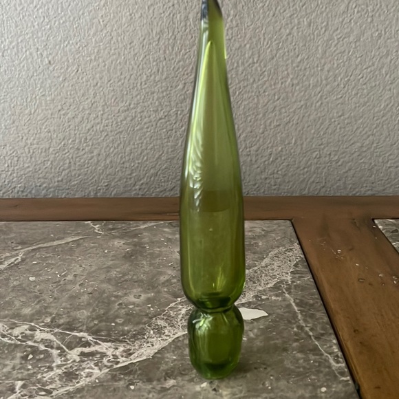 Olive Green glass decanter with flame stopper - Picture 9 of 17